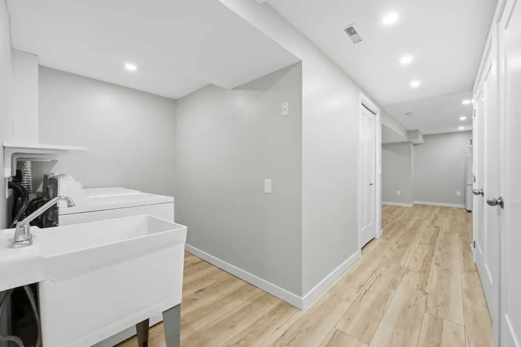 6 Mckernan Place SE Calgary AB T2Z 1T1