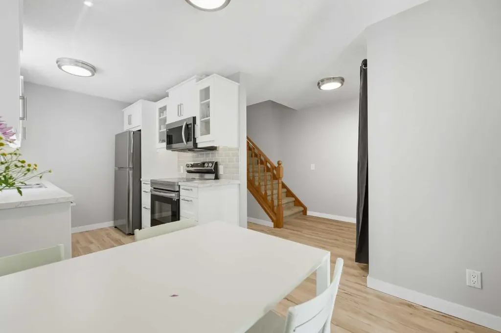 6 Mckernan Place SE Calgary AB T2Z 1T1