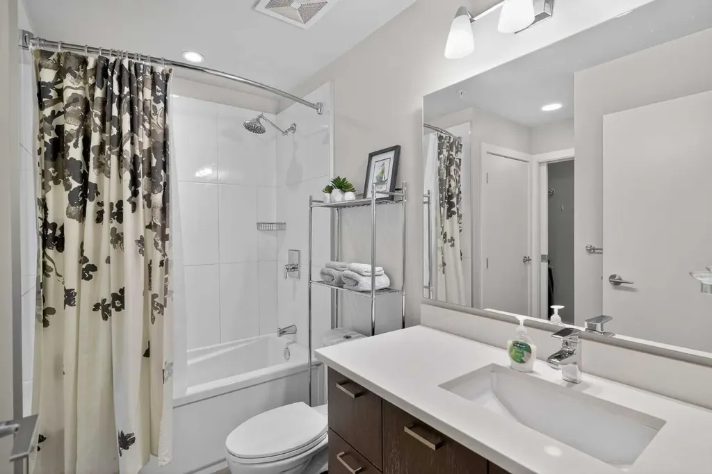 721 4 Street NE Calgary AB T2E 3S7