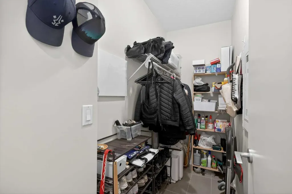 721 4 Street NE Calgary AB T2E 3S7
