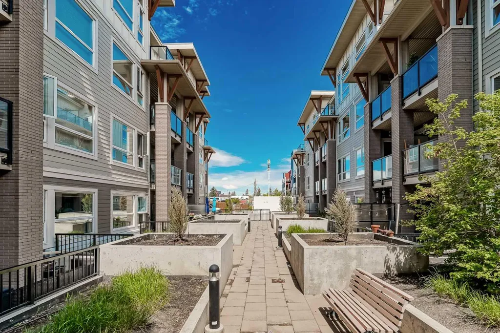 721 4 Street NE Calgary AB T2E 3S7