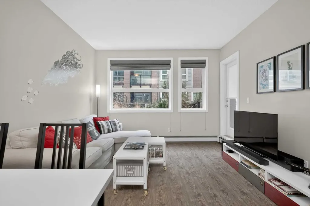 721 4 Street NE Calgary AB T2E 3S7