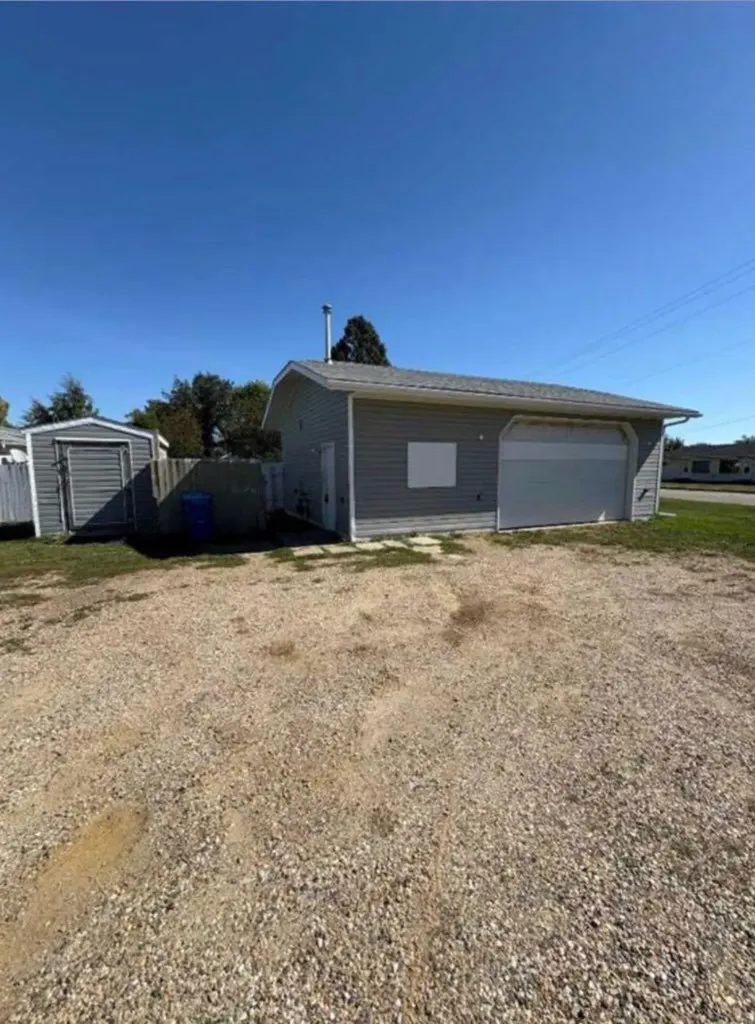 4819 52 Avenue Grimshaw AB T0H1W0