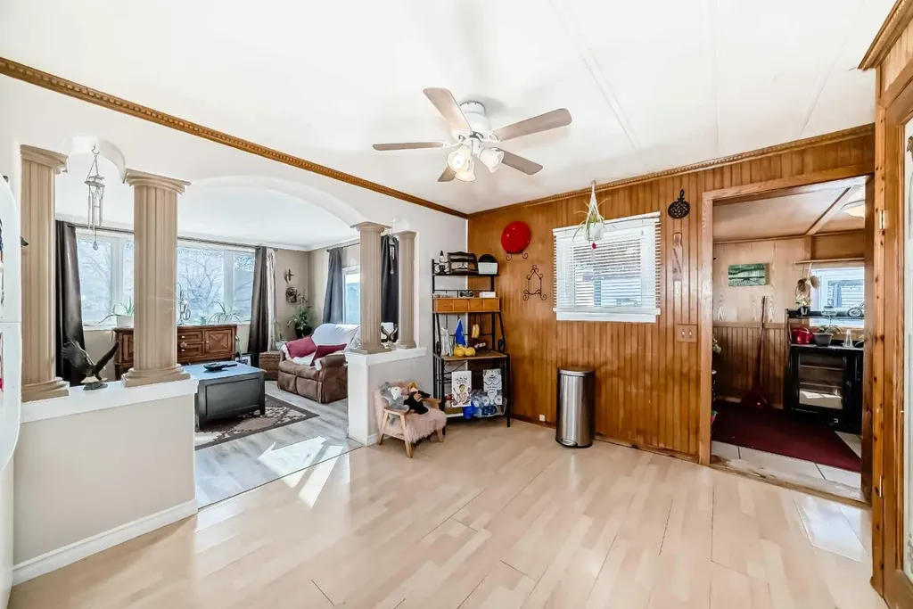 6724 17 Avenue SE Calgary AB T2A 0W5