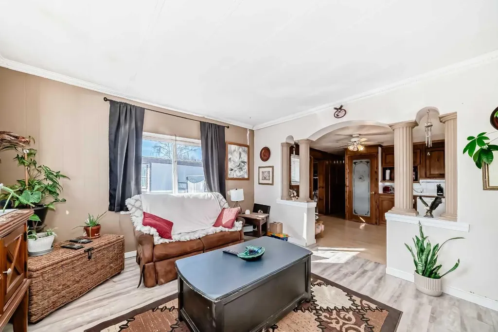 6724 17 Avenue SE Calgary AB T2A 0W5