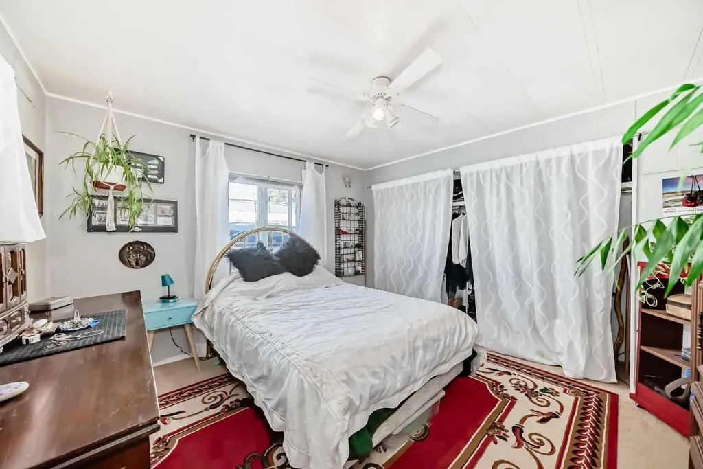 6724 17 Avenue SE Calgary AB T2A 0W5