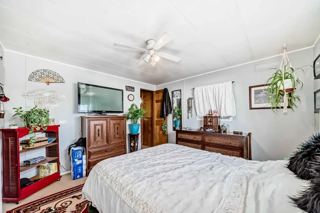 6724 17 Avenue SE Calgary AB T2A 0W5