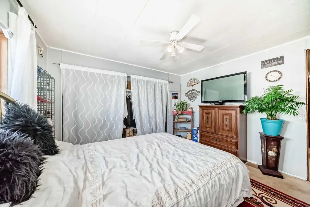 6724 17 Avenue SE Calgary AB T2A 0W5