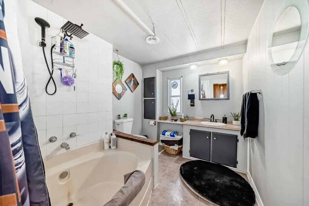 6724 17 Avenue SE Calgary AB T2A 0W5