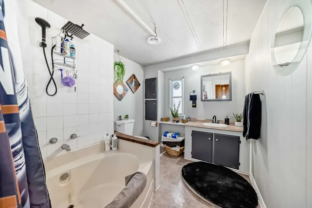 6724 17 Avenue SE Calgary AB T2A 0W5