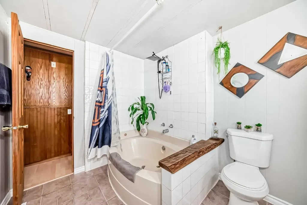 6724 17 Avenue SE Calgary AB T2A 0W5