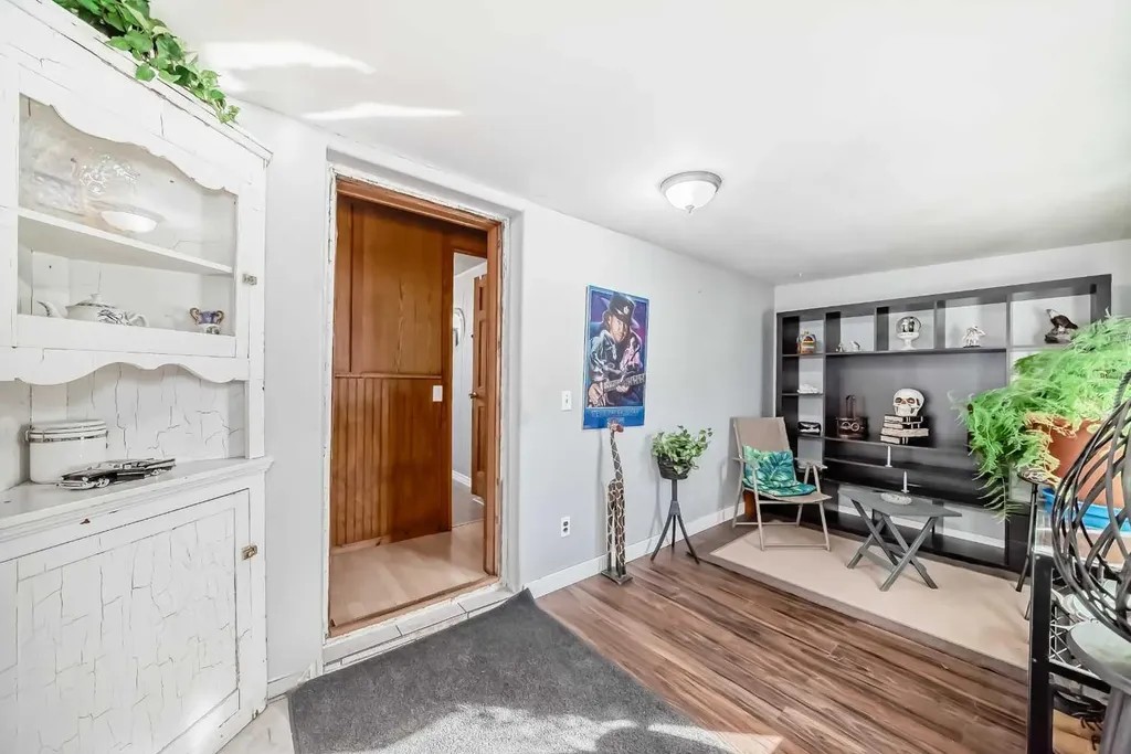 6724 17 Avenue SE Calgary AB T2A 0W5