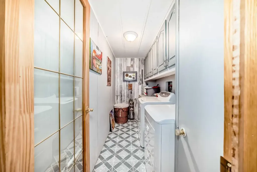 6724 17 Avenue SE Calgary AB T2A 0W5
