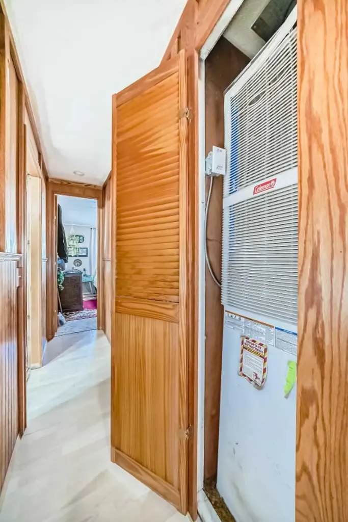 6724 17 Avenue SE Calgary AB T2A 0W5