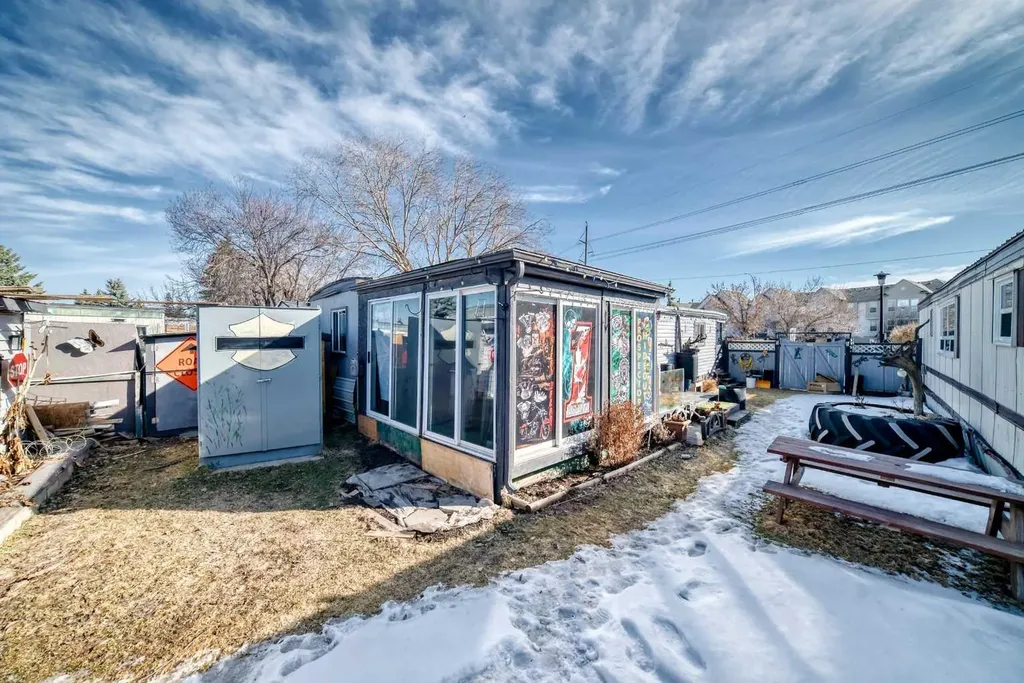 6724 17 Avenue SE Calgary AB T2A 0W5