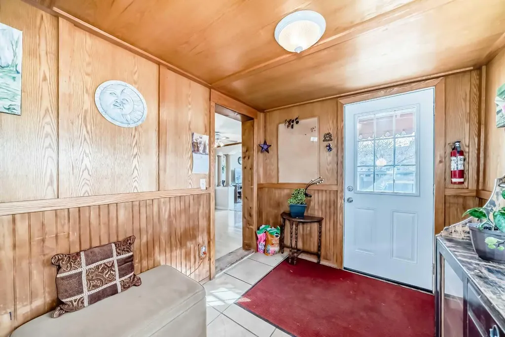 6724 17 Avenue SE Calgary AB T2A 0W5
