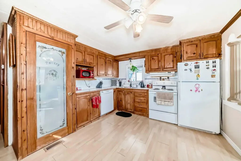6724 17 Avenue SE Calgary AB T2A 0W5