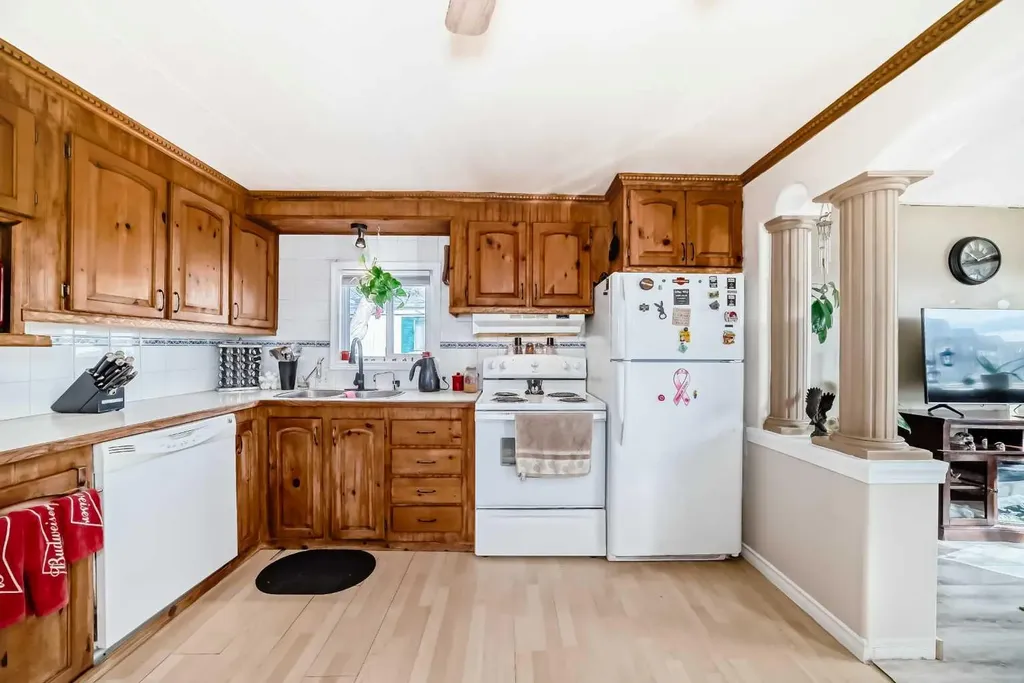 6724 17 Avenue SE Calgary AB T2A 0W5