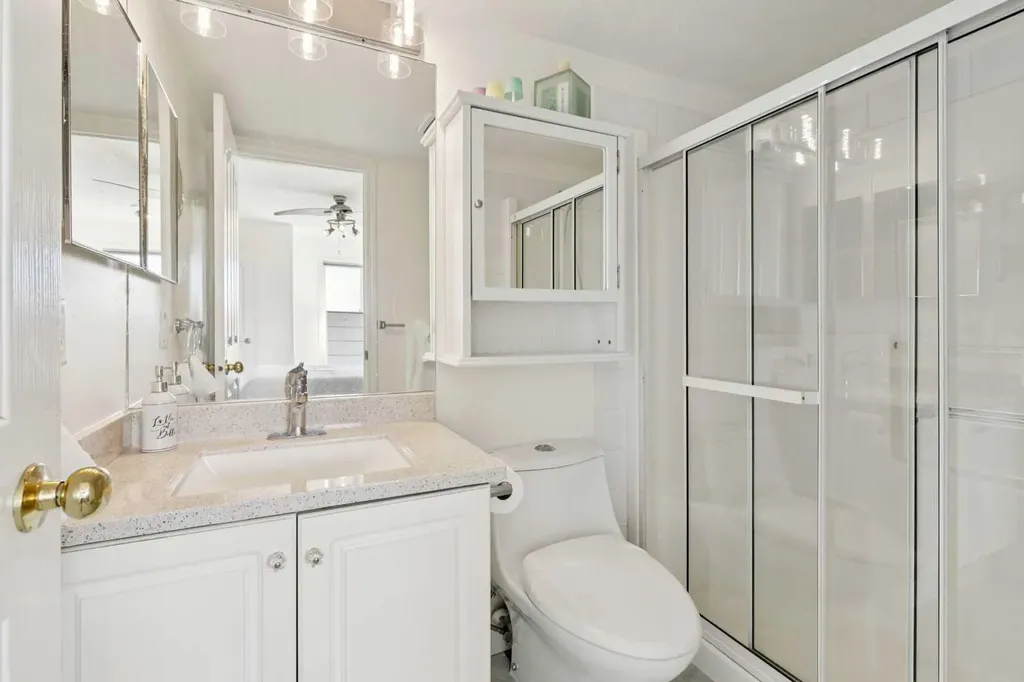 6102 Valleyview Park SE Calgary AB T2B 3R6