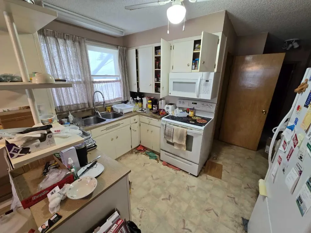 10714 101 Street Peace River AB T8S 1L1