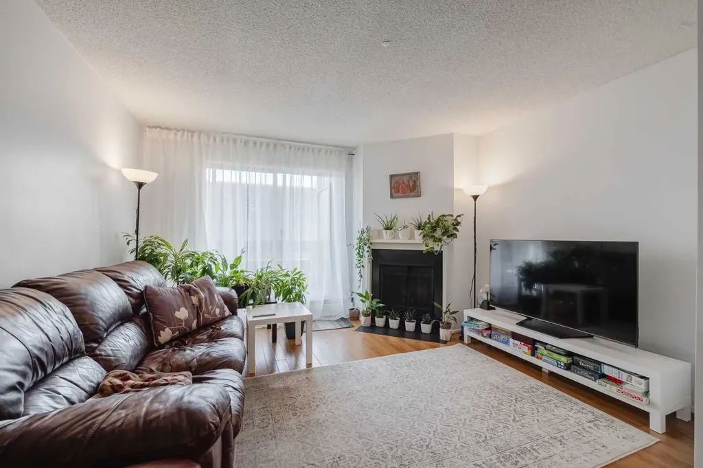 315 Southampton Drive SW Calgary AB T2W 2T6
