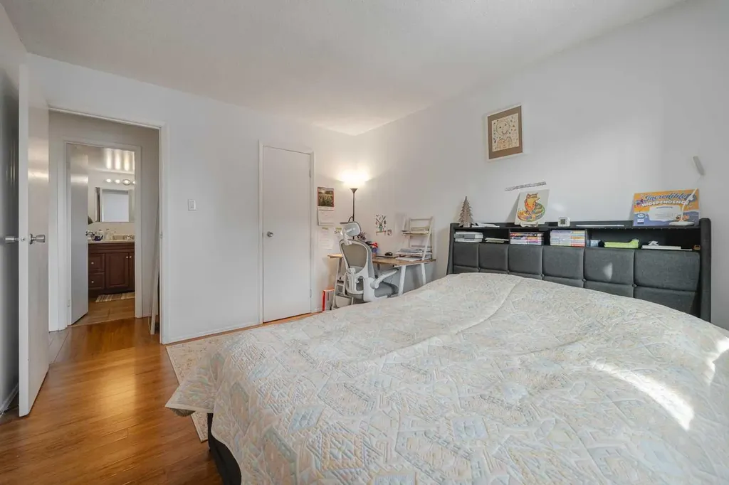 315 Southampton Drive SW Calgary AB T2W 2T6