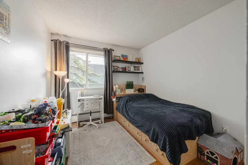 315 Southampton Drive SW Calgary AB T2W 2T6