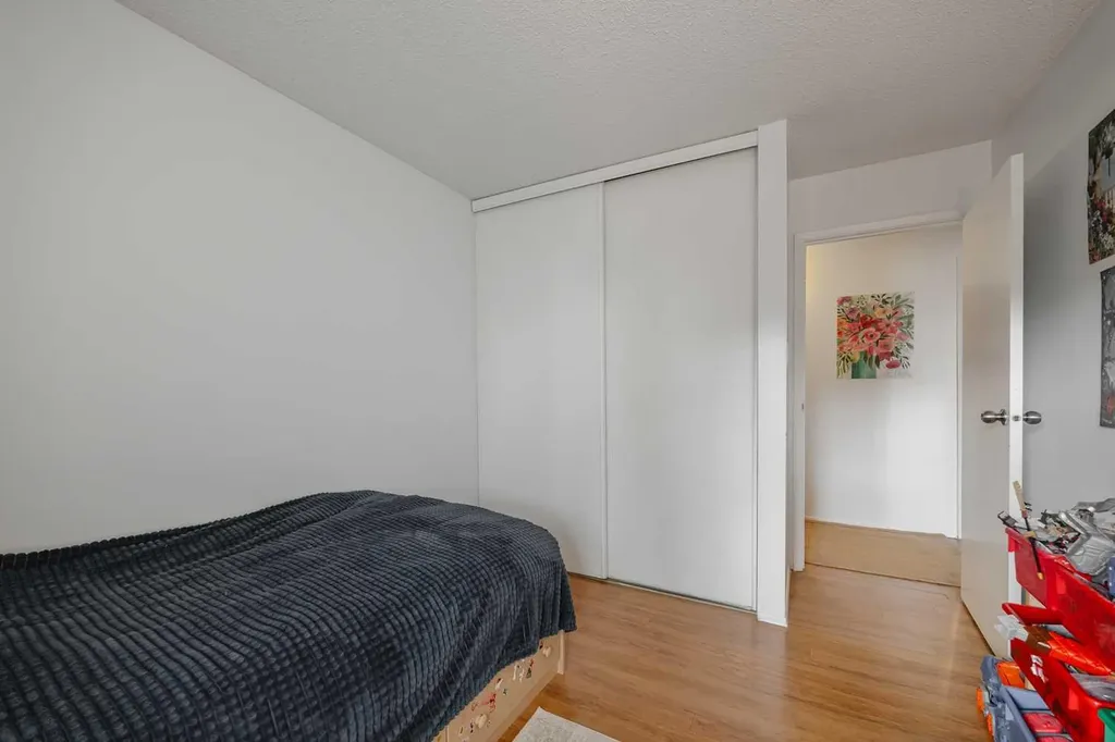 315 Southampton Drive SW Calgary AB T2W 2T6