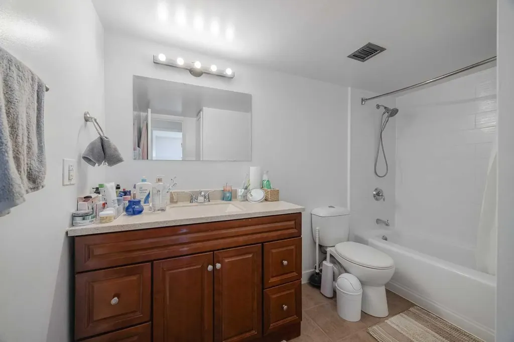 315 Southampton Drive SW Calgary AB T2W 2T6