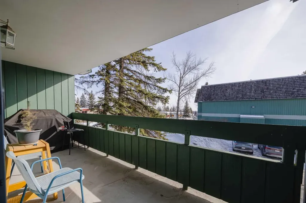 315 Southampton Drive SW Calgary AB T2W 2T6