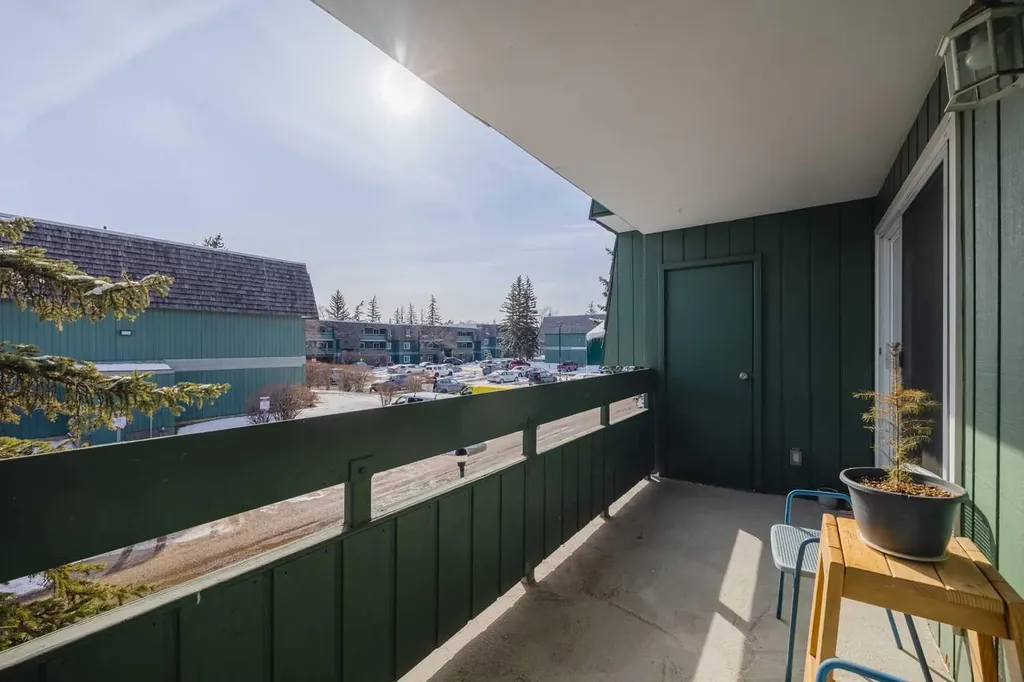 315 Southampton Drive SW Calgary AB T2W 2T6