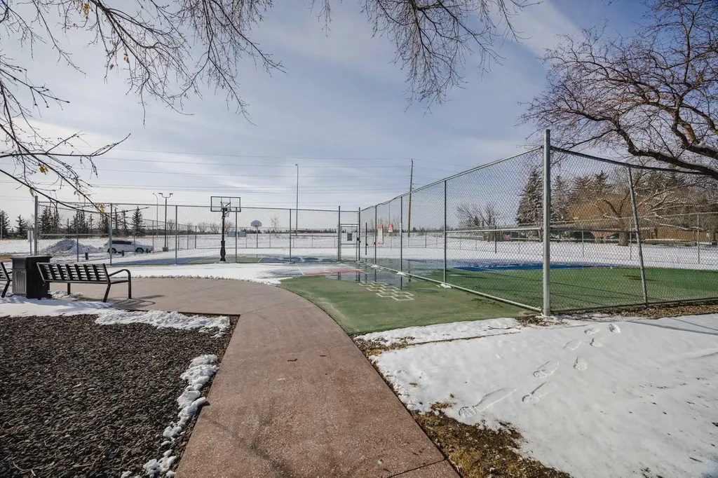 315 Southampton Drive SW Calgary AB T2W 2T6