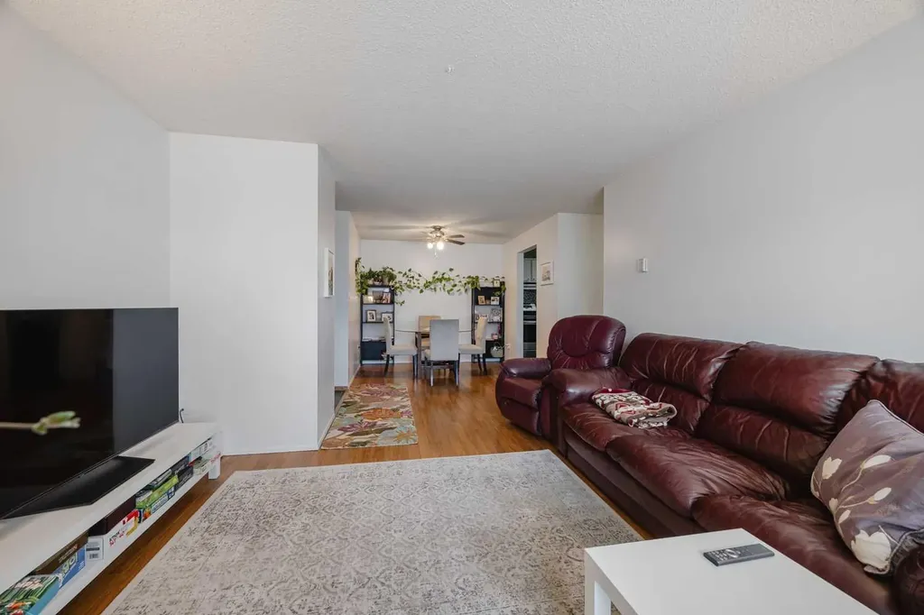 315 Southampton Drive SW Calgary AB T2W 2T6