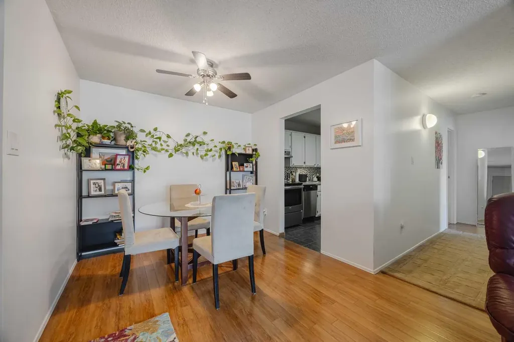 315 Southampton Drive SW Calgary AB T2W 2T6