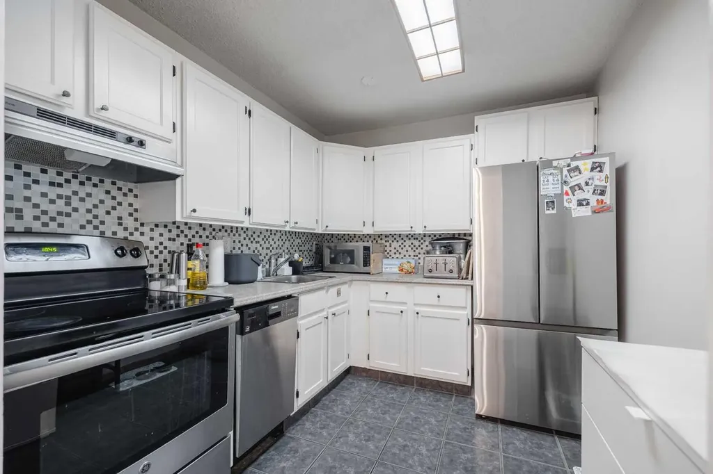 315 Southampton Drive SW Calgary AB T2W 2T6