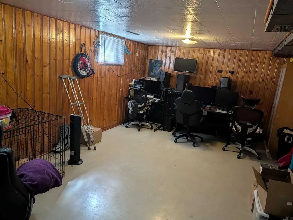 4612 50a Avenue Rocky Mountain House AB T4T1B9