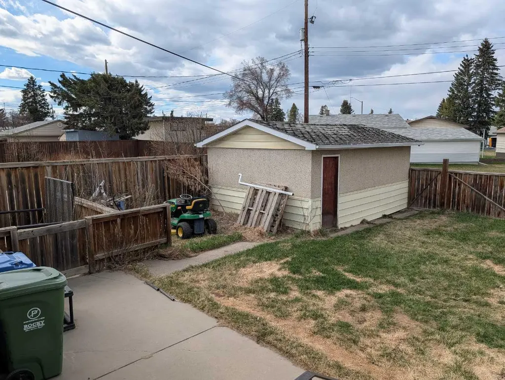 4612 50a Avenue Rocky Mountain House AB T4T1B9