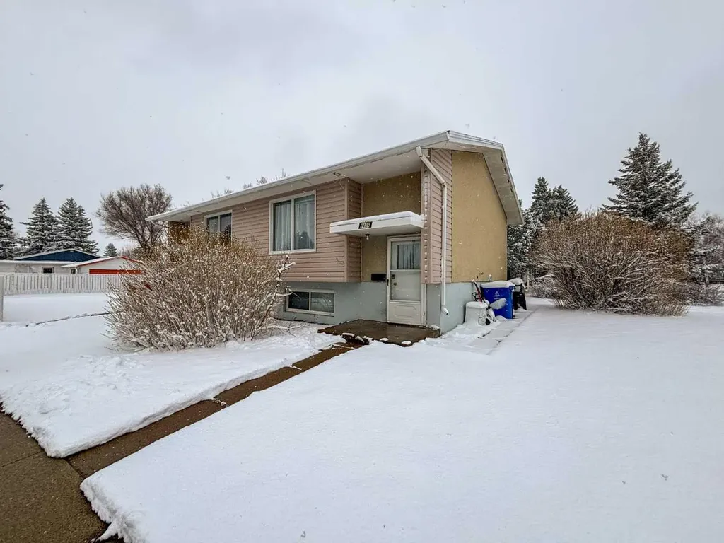 1408 & 1410 15 Avenue N Lethbridge AB T1H 1W1