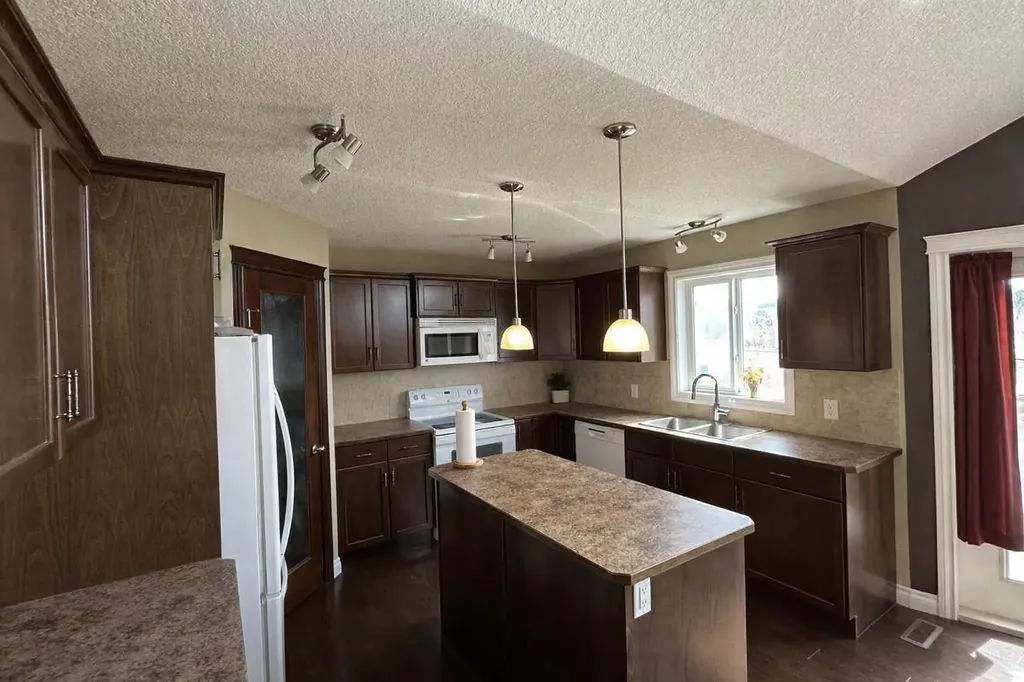 8526 16 Avenue Coleman AB T0K 0M0