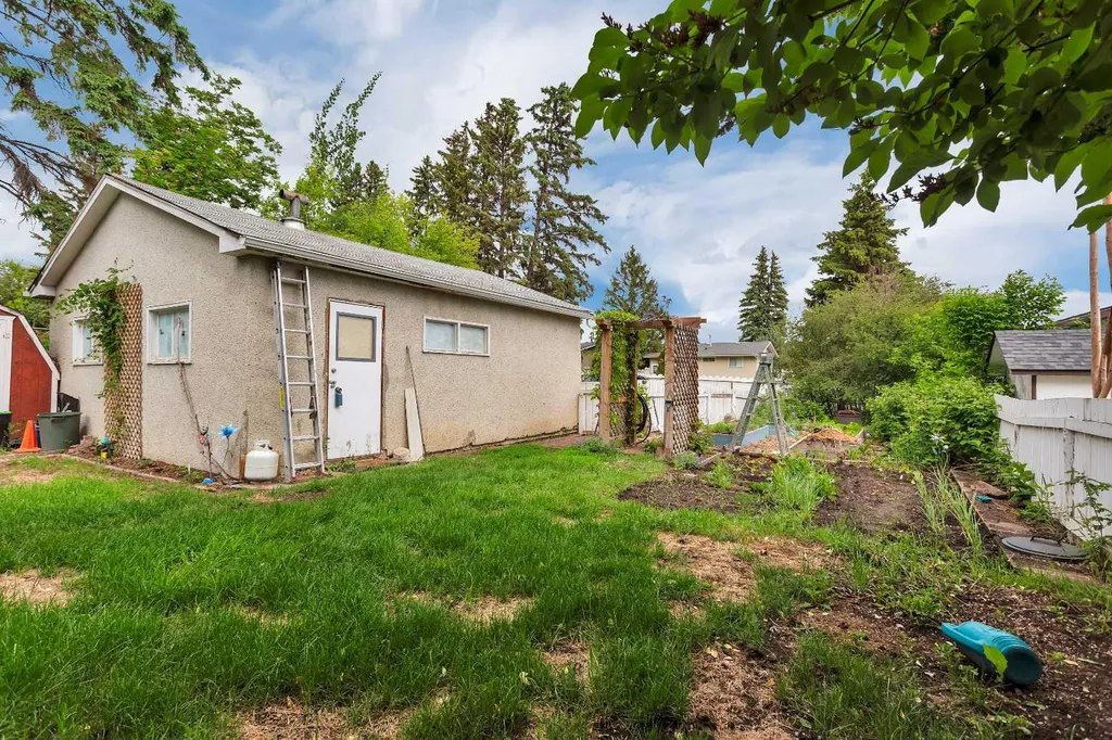 6749 59 Avenue Red Deer AB T4P 1B1