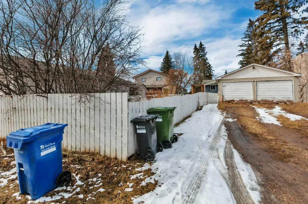6749 59 Avenue Red Deer AB T4P 1B1