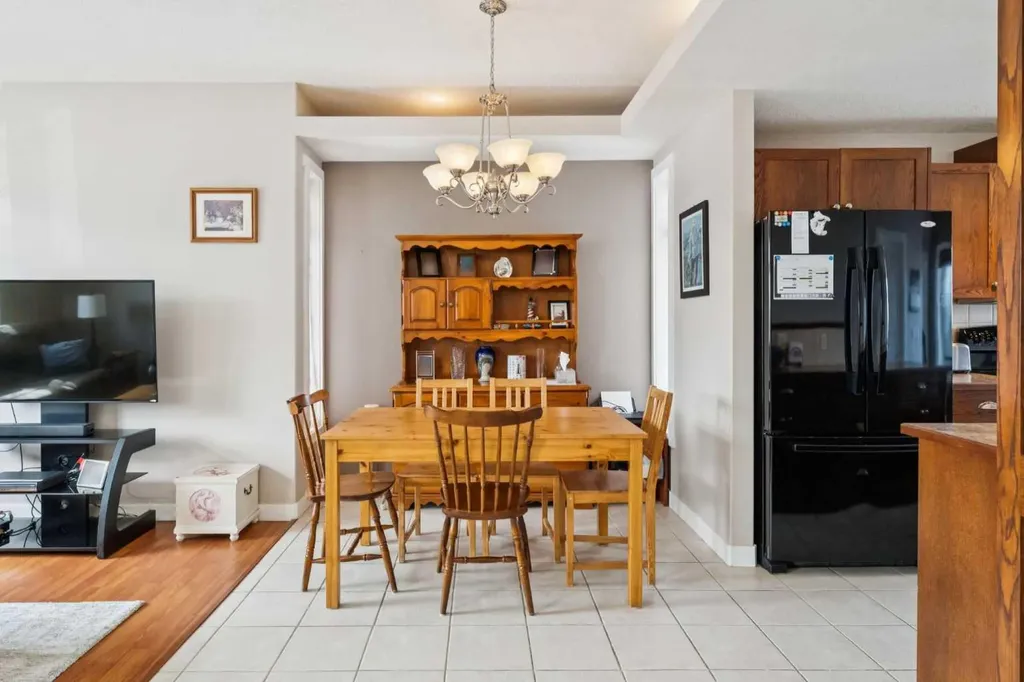 136 Luxstone Place SW Airdrie AB T4B 3C2