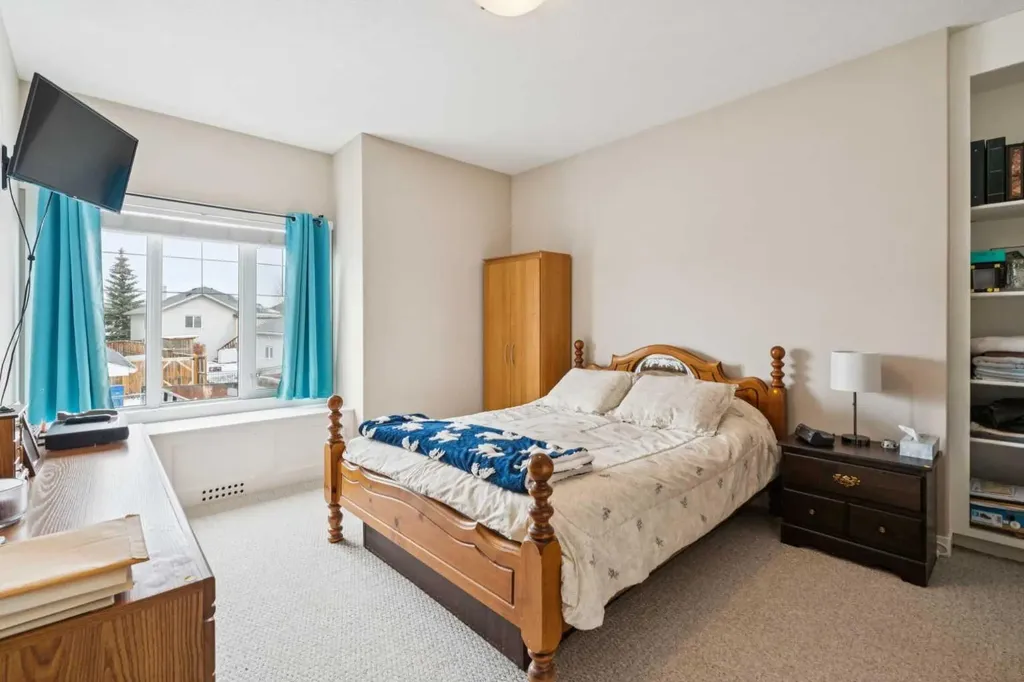 136 Luxstone Place SW Airdrie AB T4B 3C2