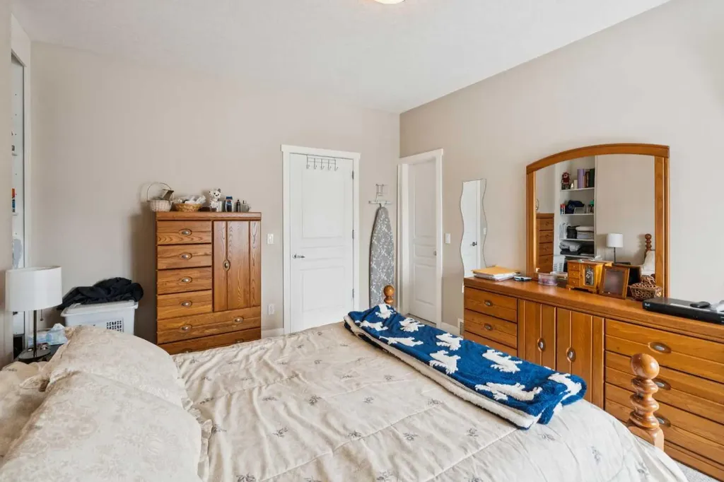 136 Luxstone Place SW Airdrie AB T4B 3C2