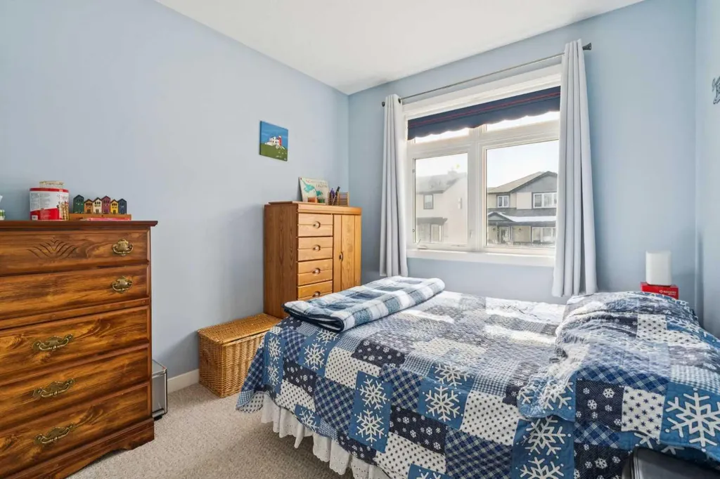 136 Luxstone Place SW Airdrie AB T4B 3C2