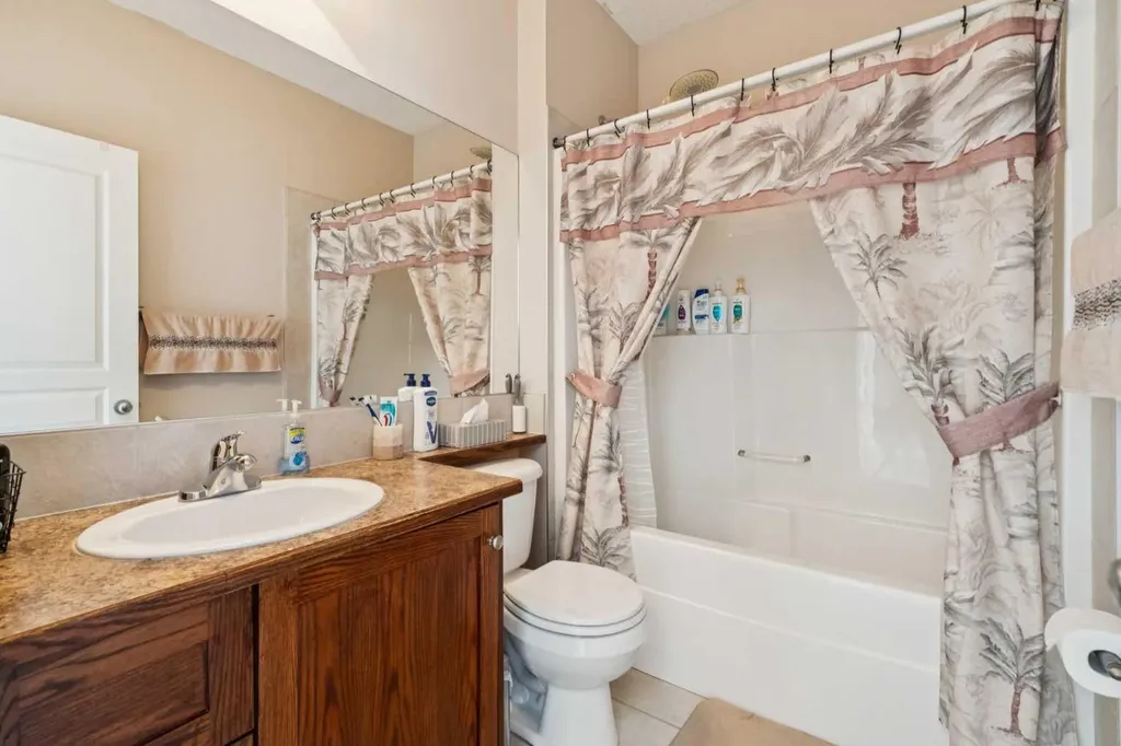 136 Luxstone Place SW Airdrie AB T4B 3C2