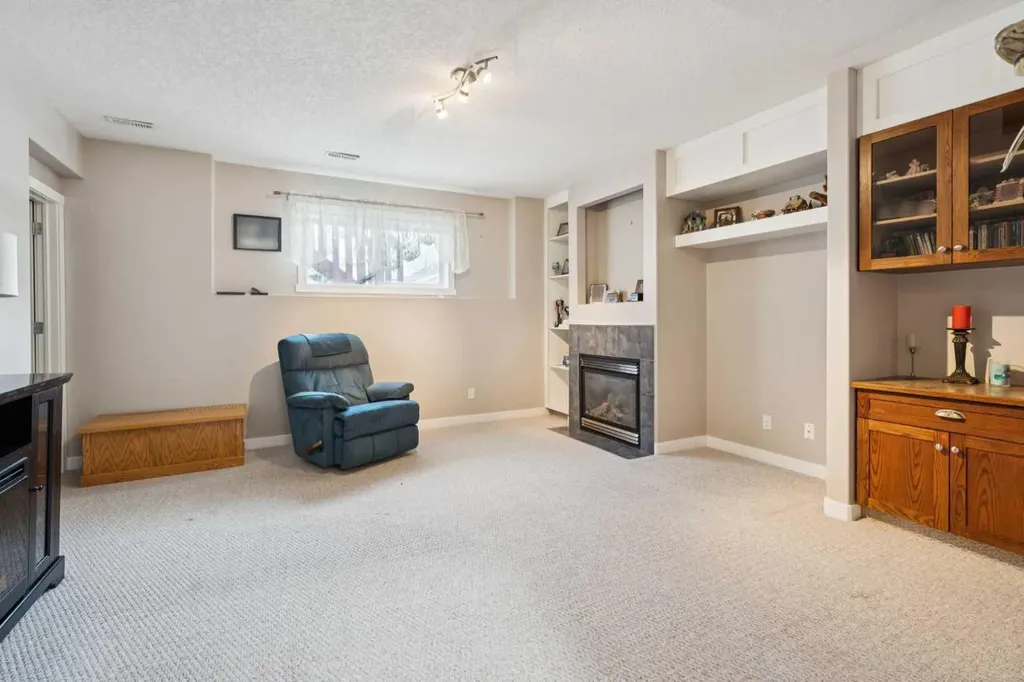 136 Luxstone Place SW Airdrie AB T4B 3C2