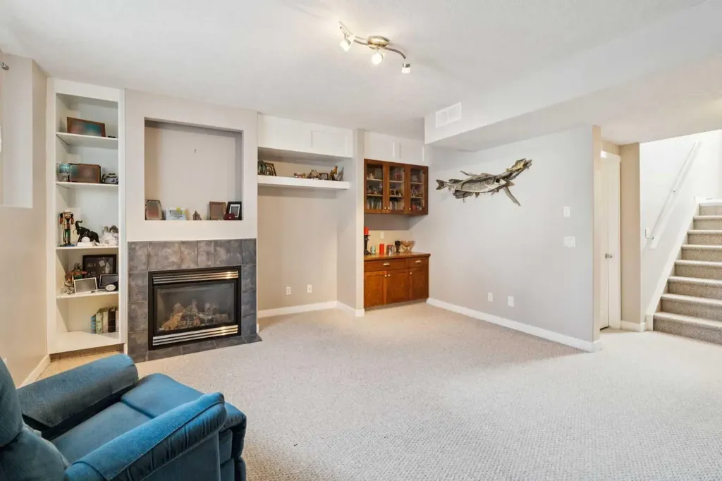 136 Luxstone Place SW Airdrie AB T4B 3C2