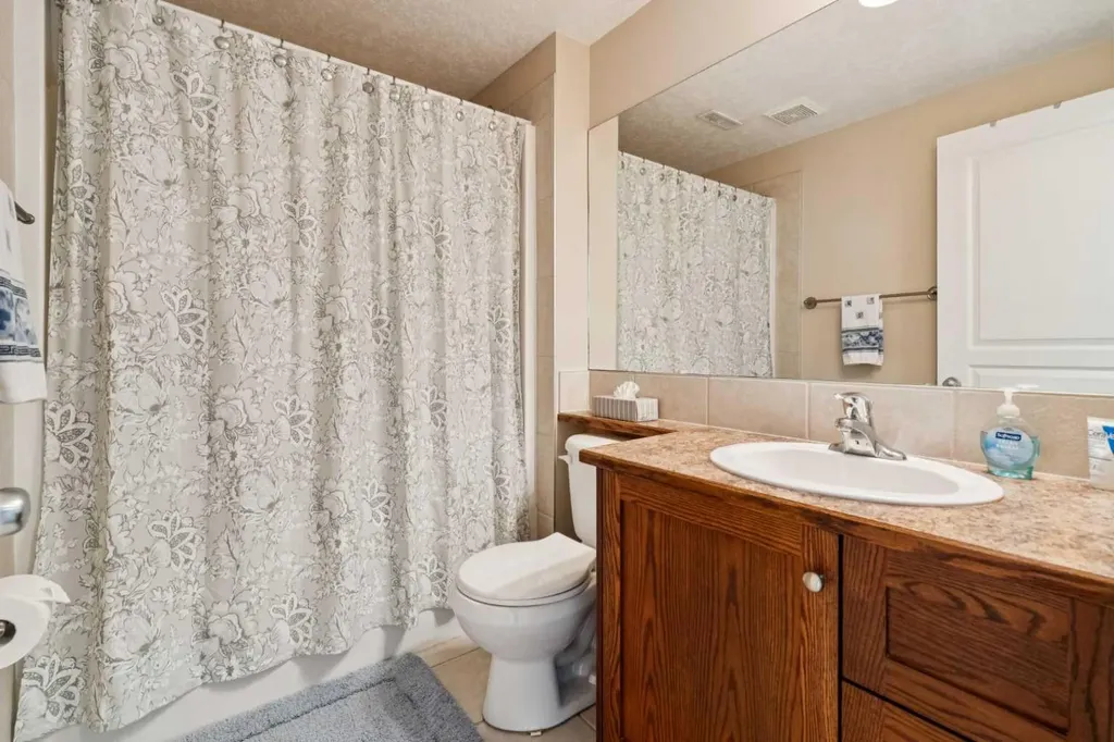 136 Luxstone Place SW Airdrie AB T4B 3C2