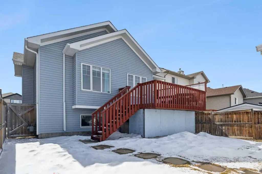 136 Luxstone Place SW Airdrie AB T4B 3C2